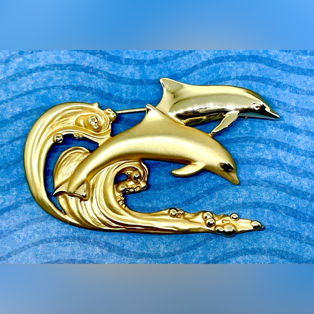 Double Dolphin Pair in Ocean Waves Multi Textured Detailed Gold Tone Brooch Pin